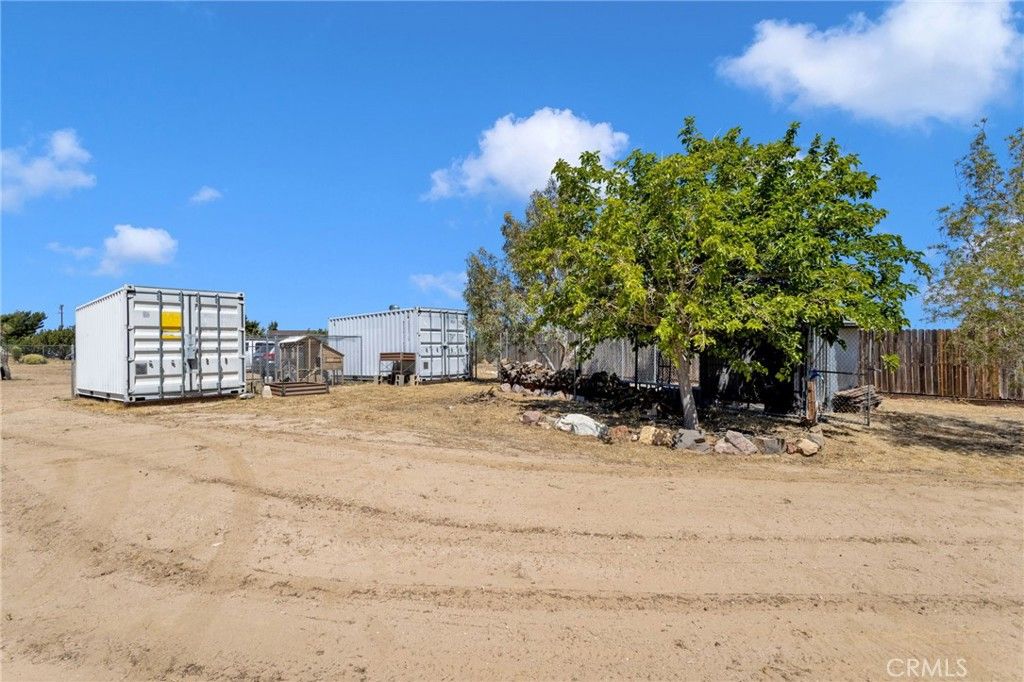 Image 37 of property listing at 10532 Acanthus Street, Phelan, CA 92371