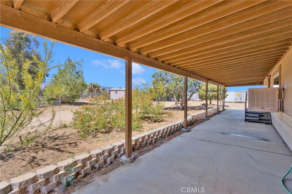 Image 4 of property listing at 10532 Acanthus Street, Phelan, CA 92371