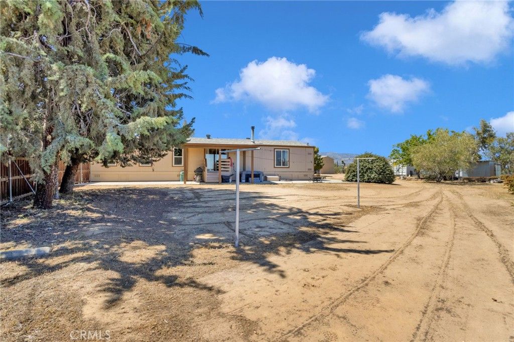 Image 40 of property listing at 10532 Acanthus Street, Phelan, CA 92371