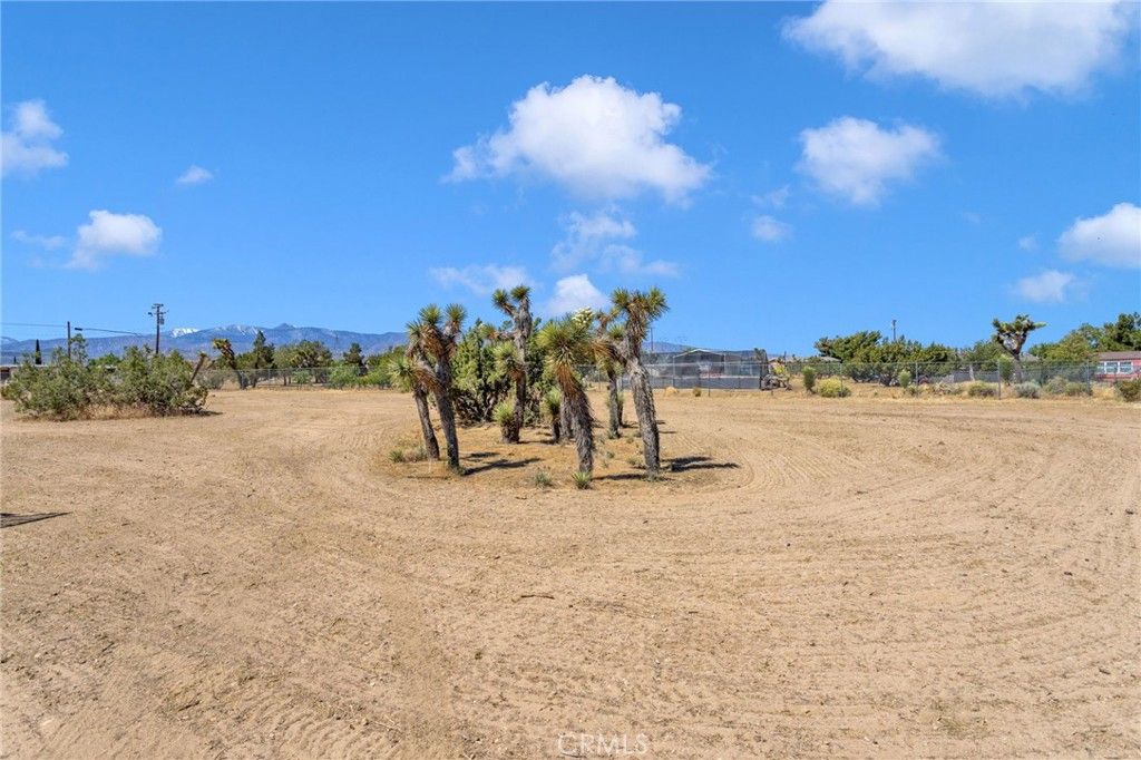 Image 43 of property listing at 10532 Acanthus Street, Phelan, CA 92371