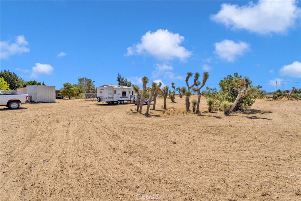 Image 44 of property listing at 10532 Acanthus Street, Phelan, CA 92371
