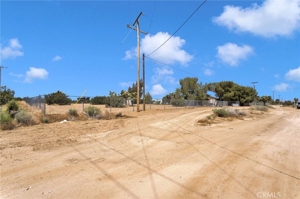 Image 52 of property listing at 10532 Acanthus Street, Phelan, CA 92371