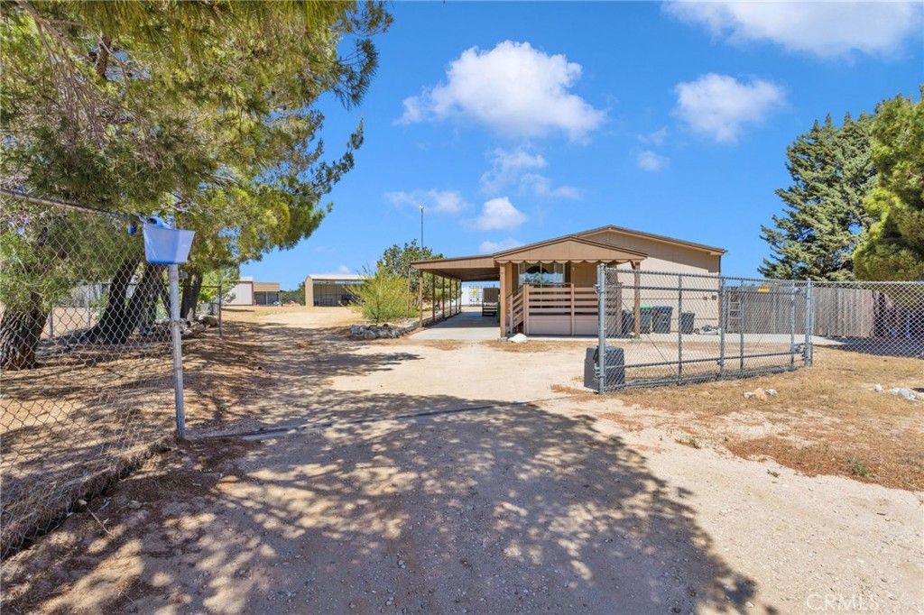 Image 6 of property listing at 10532 Acanthus Street, Phelan, CA 92371