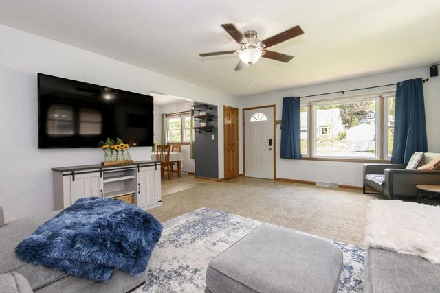 1109 Lawndale AVENUE, Waukesha, WI 53188