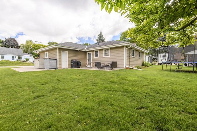 1109 Lawndale AVENUE, Waukesha, WI 53188