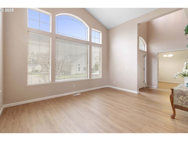 16590 Nw AVONDALE Dr, Beaverton, OR 97006