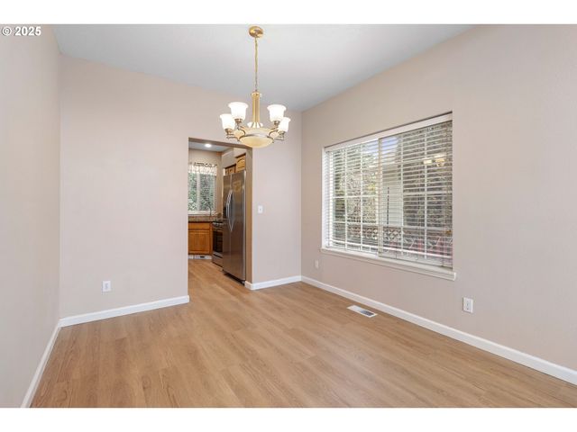 16590 Nw AVONDALE Dr, Beaverton, OR 97006