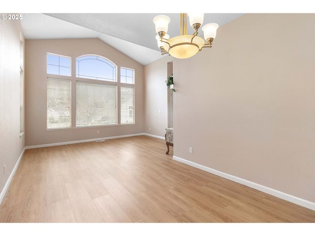 16590 Nw AVONDALE Dr, Beaverton, OR 97006