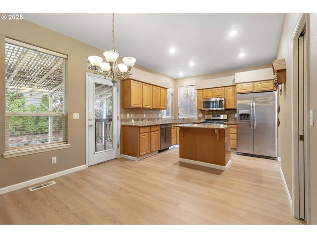 16590 Nw AVONDALE Dr, Beaverton, OR 97006