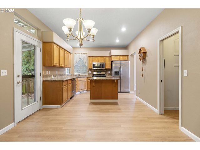 16590 Nw AVONDALE Dr, Beaverton, OR 97006