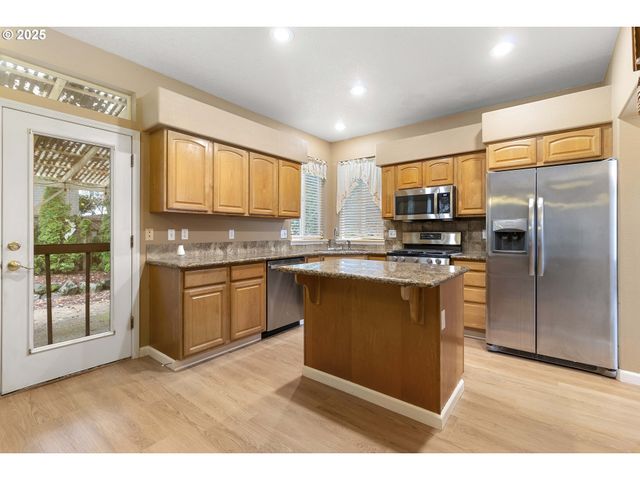 16590 Nw AVONDALE Dr, Beaverton, OR 97006