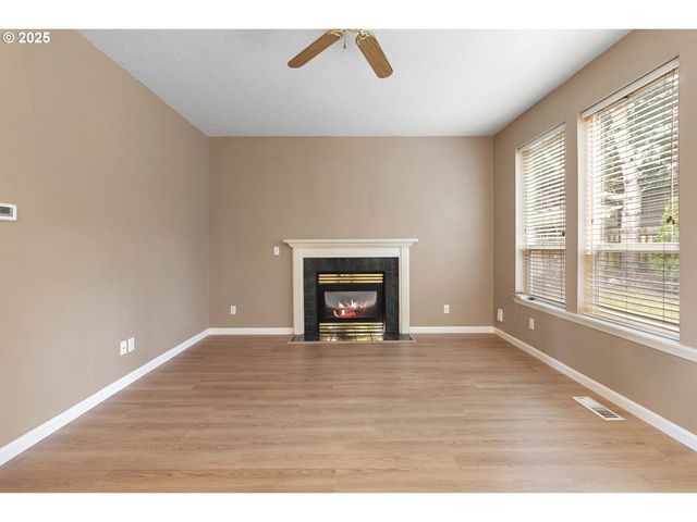 16590 Nw AVONDALE Dr, Beaverton, OR 97006