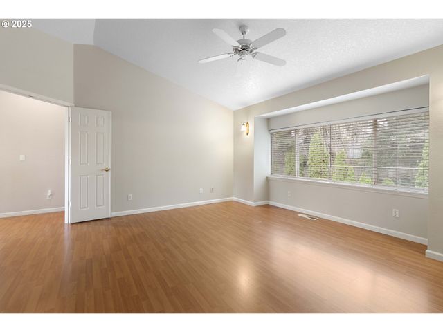 16590 Nw AVONDALE Dr, Beaverton, OR 97006