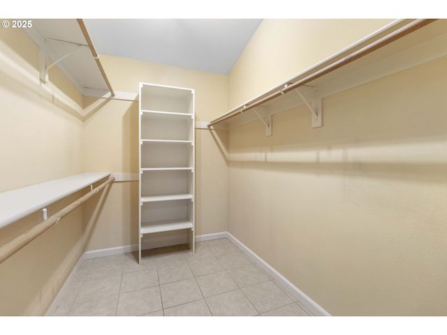 16590 Nw AVONDALE Dr, Beaverton, OR 97006