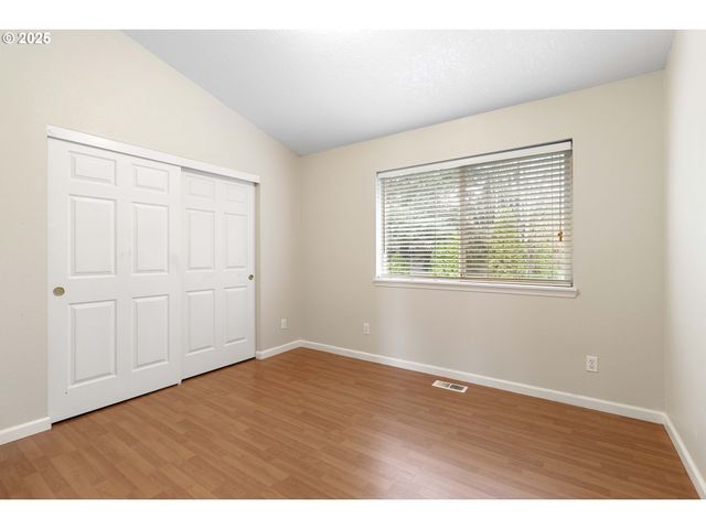 16590 Nw AVONDALE Dr, Beaverton, OR 97006