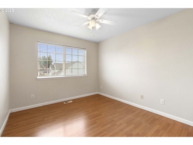 16590 Nw AVONDALE Dr, Beaverton, OR 97006