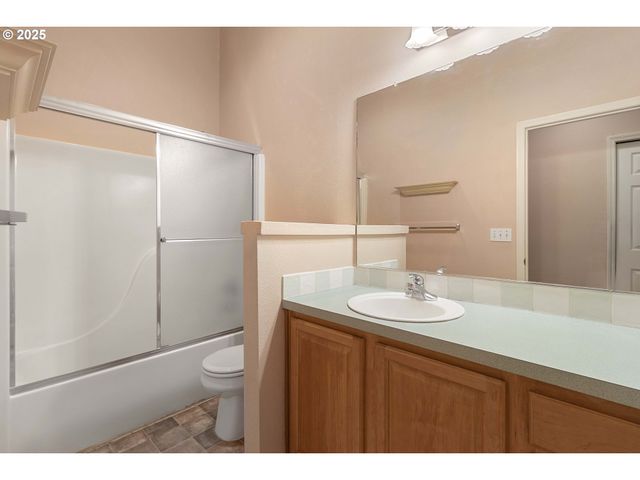 16590 Nw AVONDALE Dr, Beaverton, OR 97006