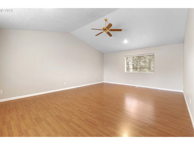 16590 Nw AVONDALE Dr, Beaverton, OR 97006