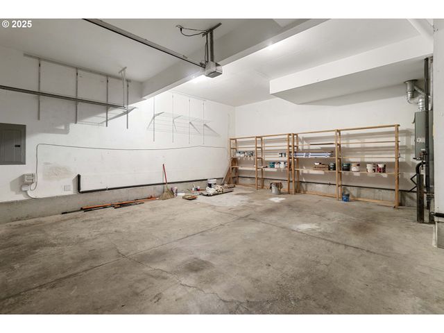 16590 Nw AVONDALE Dr, Beaverton, OR 97006