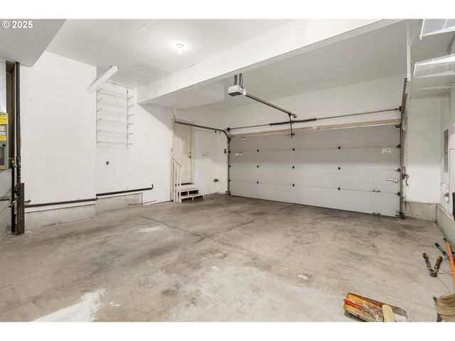 16590 Nw AVONDALE Dr, Beaverton, OR 97006