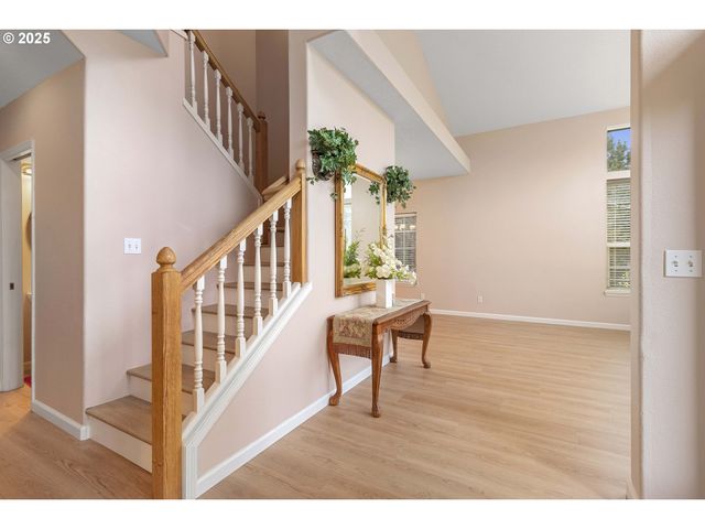 16590 Nw AVONDALE Dr, Beaverton, OR 97006