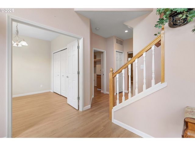 16590 Nw AVONDALE Dr, Beaverton, OR 97006