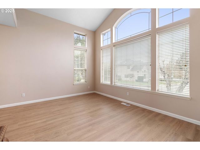 16590 Nw AVONDALE Dr, Beaverton, OR 97006