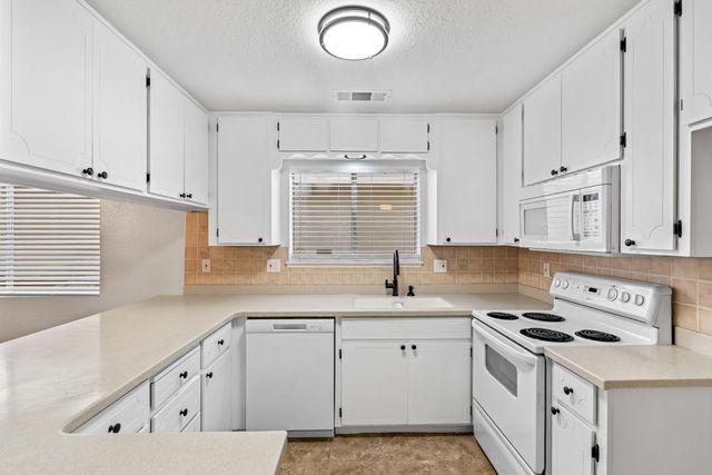 904 W Union Ave, Modesto, CA 95356