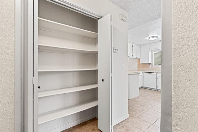 904 W Union Ave, Modesto, CA 95356