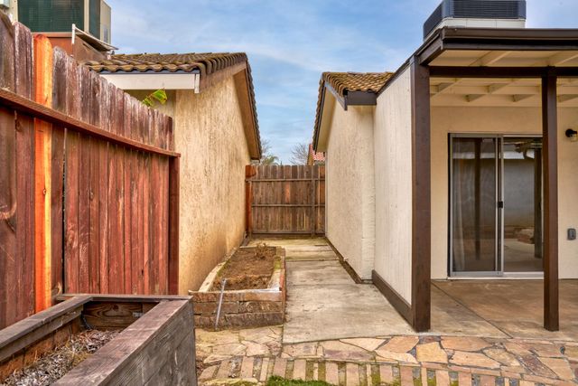 904 W Union Ave, Modesto, CA 95356