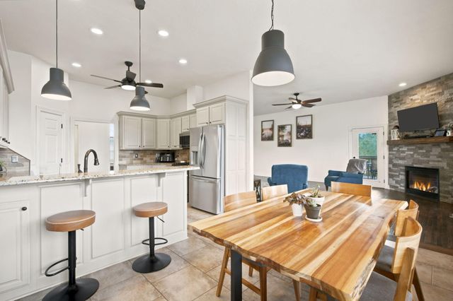 2418 W Crestwood Street, Ozark, MO 65721