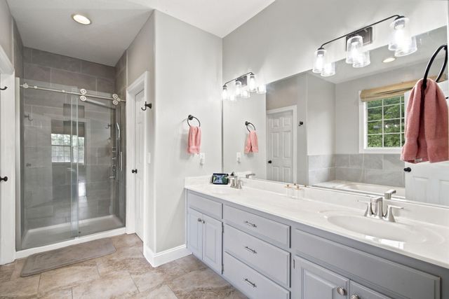 2418 W Crestwood Street, Ozark, MO 65721