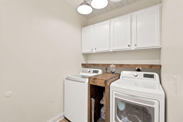 2418 W Crestwood Street, Ozark, MO 65721