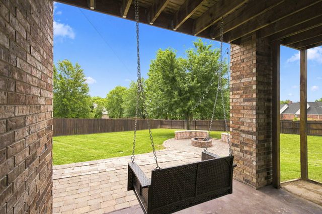 2418 W Crestwood Street, Ozark, MO 65721