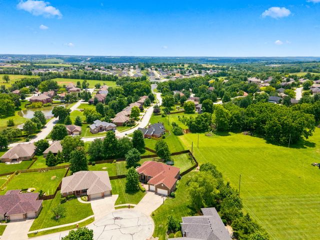 2418 W Crestwood Street, Ozark, MO 65721