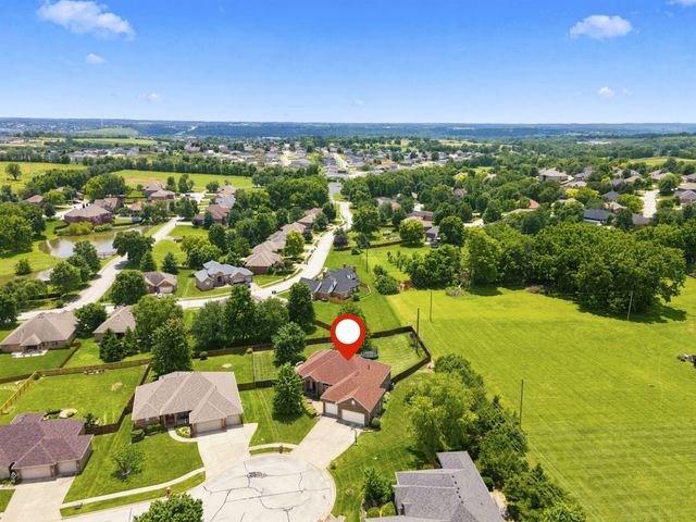 2418 W Crestwood Street, Ozark, MO 65721