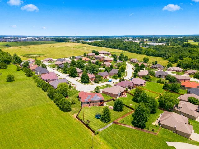 2418 W Crestwood Street, Ozark, MO 65721