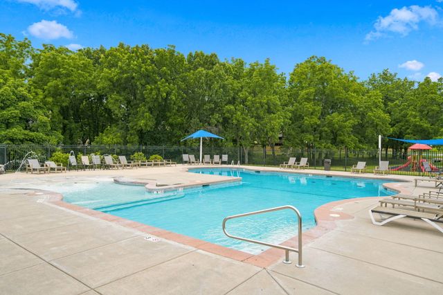 2418 W Crestwood Street, Ozark, MO 65721