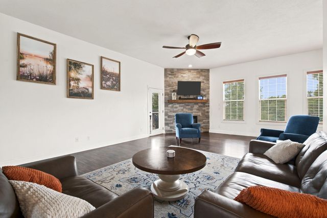 2418 W Crestwood Street, Ozark, MO 65721