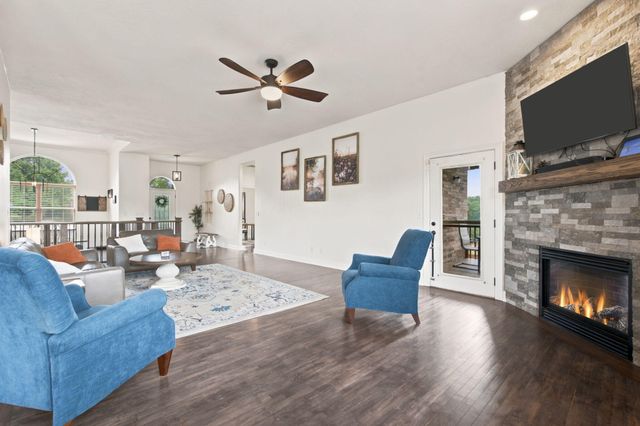 2418 W Crestwood Street, Ozark, MO 65721