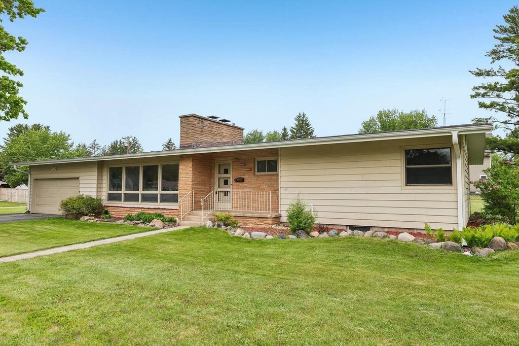 723 Bauer Street, Wisconsin Dells, WI 53965