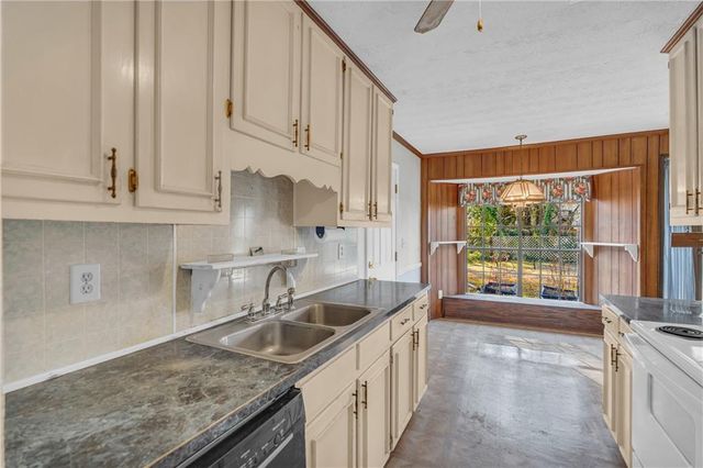 1999 Sewing Circle, Lithonia, GA 30058