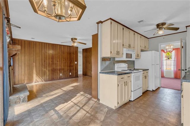 1999 Sewing Circle, Lithonia, GA 30058