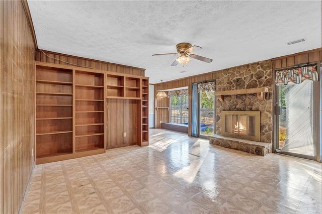 1999 Sewing Circle, Lithonia, GA 30058