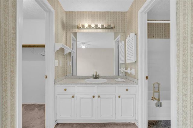 1999 Sewing Circle, Lithonia, GA 30058