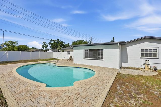8601 139TH STREET, Seminole, FL 33776