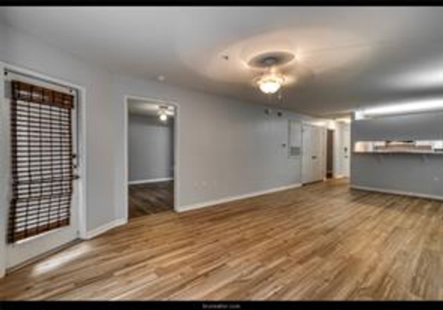 519 Southwest Parkway 103, College Station, TX 77840