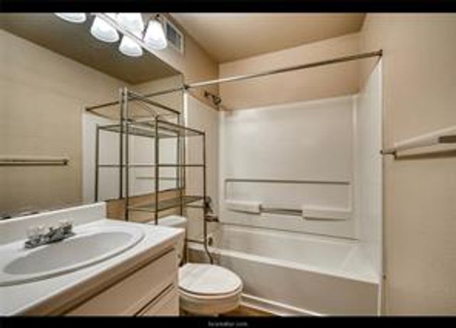 519 Southwest Parkway 103, College Station, TX 77840