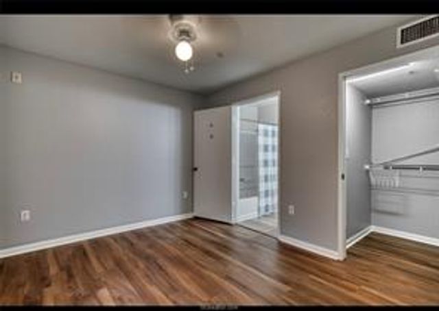 519 Southwest Parkway 103, College Station, TX 77840