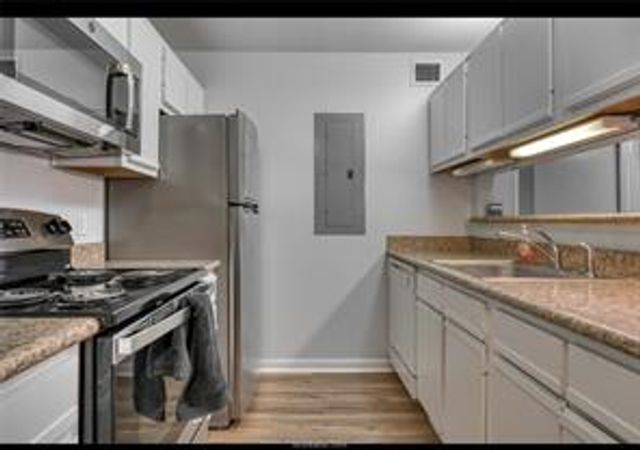 519 Southwest Parkway 103, College Station, TX 77840